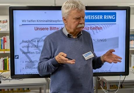 Rsainer Kaefert beim Vortrag